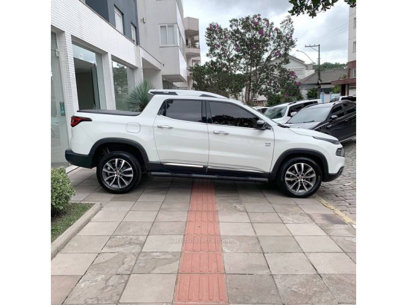 FIAT - TORO - 2018/2019 - Branca - R$ 123.000,00