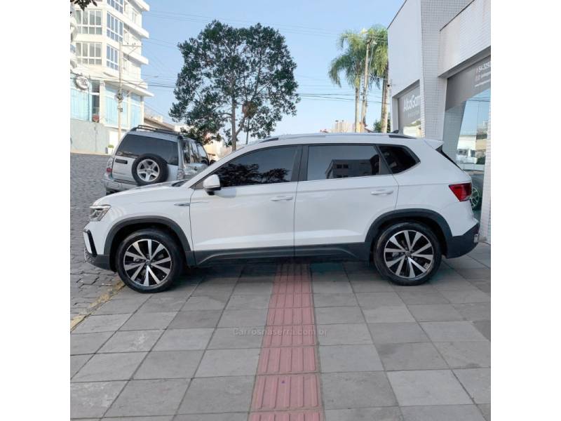 VOLKSWAGEN - TAOS - 2021/2022 - Branca - R$ 159.000,00