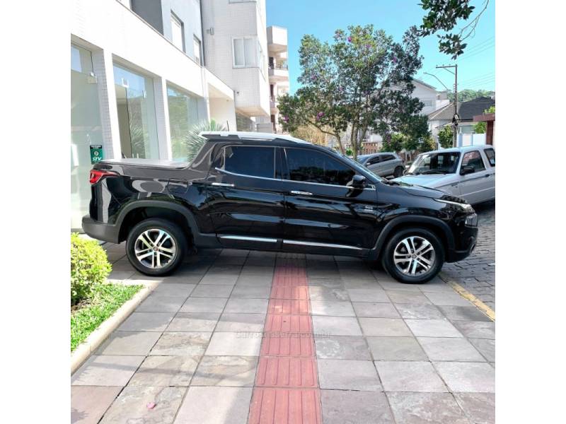 FIAT - TORO - 2017/2018 - Preta - R$ 104.000,00