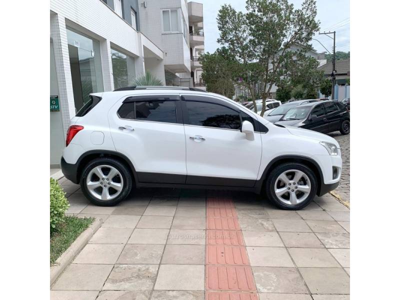 CHEVROLET - TRACKER - 2014/2015 - Branca - R$ 71.000,00