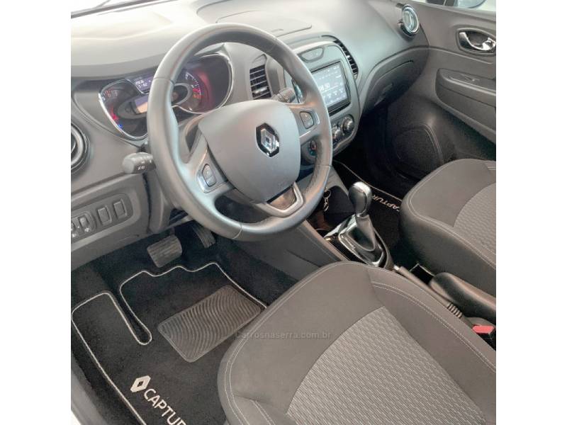 RENAULT - CAPTUR - 2018/2019 - Branca - R$ 77.000,00