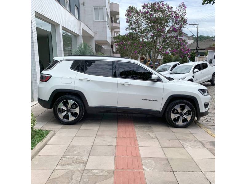 JEEP - COMPASS - 2017/2018 - Branca - R$ 105.000,00