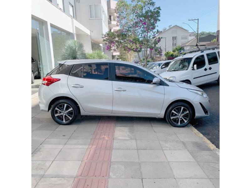 TOYOTA - YARIS - 2019/2019 - Prata - R$ 79.000,00