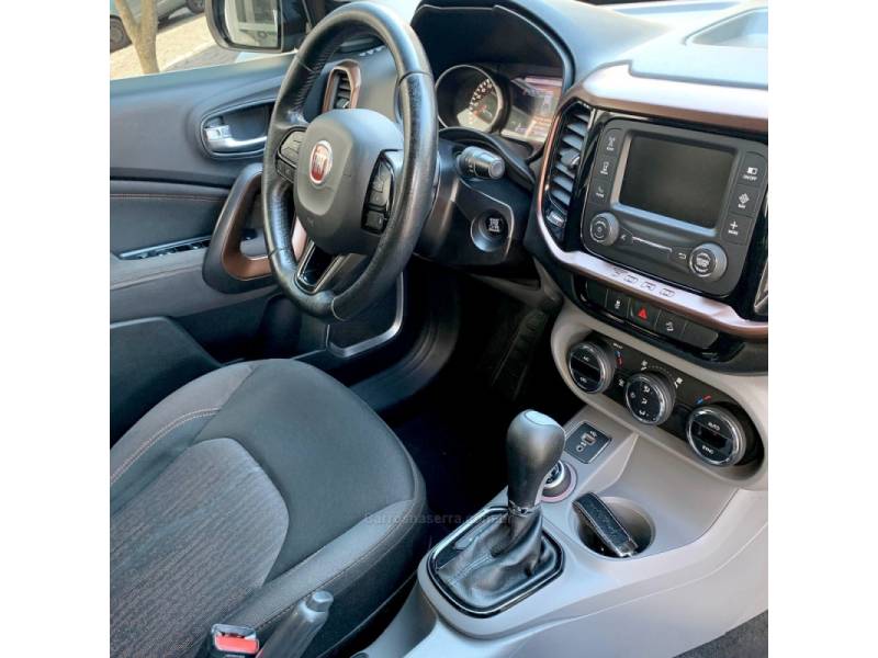 FIAT - TORO - 2017/2018 - Preta - R$ 104.000,00