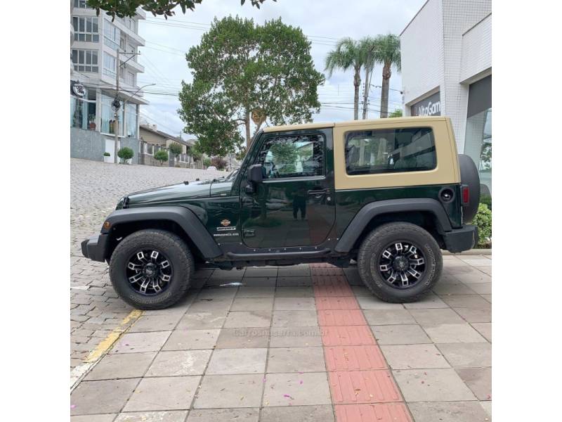 JEEP - WRANGLER - 2009/2010 - Verde - R$ 155.000,00