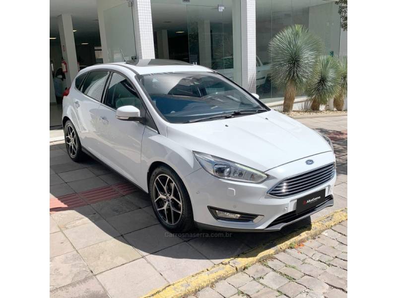 FORD - FOCUS - 2017/2017 - Branca - R$ 69.000,00