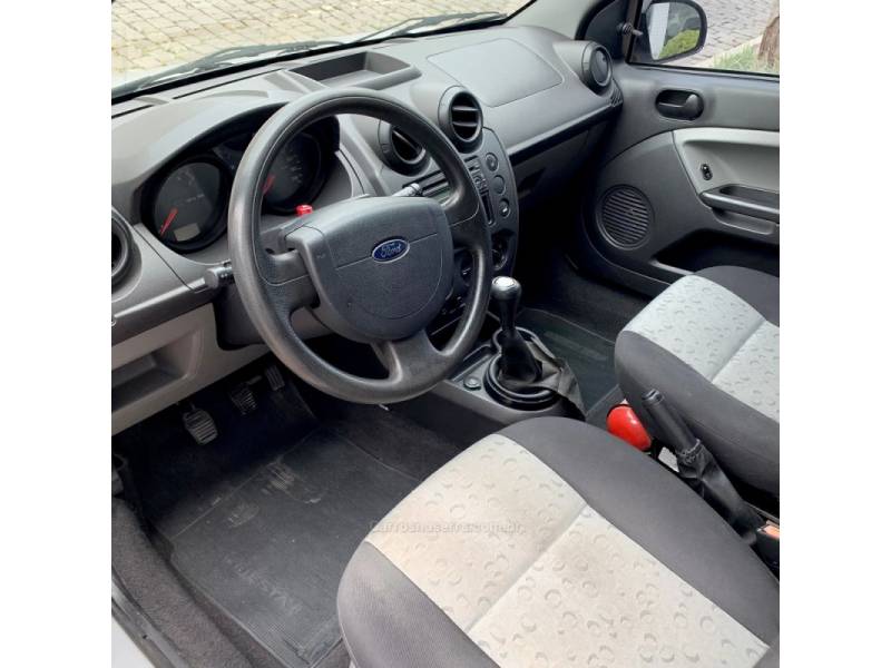 FORD - FIESTA - 2007/2008 - Prata - R$ 28.000,00