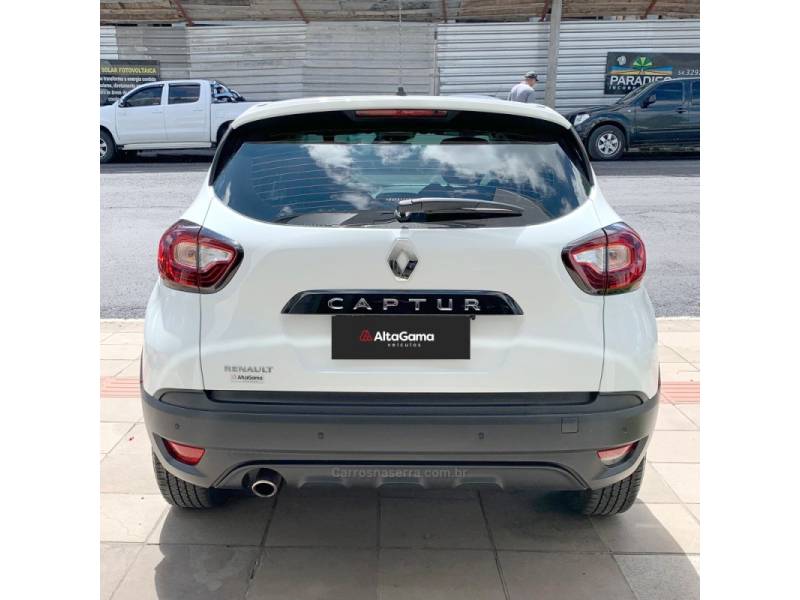 RENAULT - CAPTUR - 2018/2019 - Branca - R$ 77.000,00