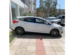 FORD - FOCUS - 2017/2017 - Branca - R$ 69.000,00