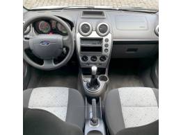 FORD - FIESTA - 2013/2014 - Branca - R$ 34.000,00