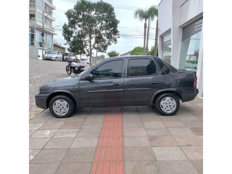 CHEVROLET - CORSA - 2002/2002 - Cinza - R$ 17.000,00