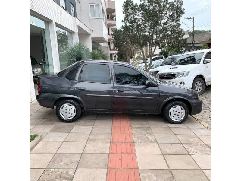 CHEVROLET - CORSA - 2002/2002 - Cinza - R$ 17.000,00