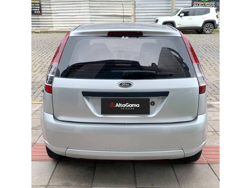 FORD - FIESTA - 2007/2008 - Prata - R$ 28.000,00