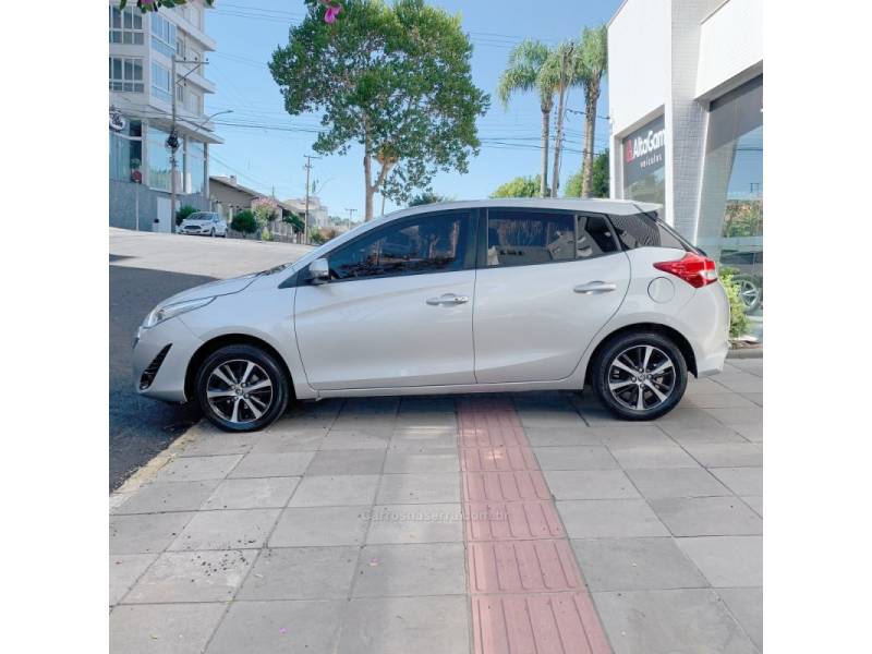 TOYOTA - YARIS - 2019/2019 - Prata - R$ 79.000,00