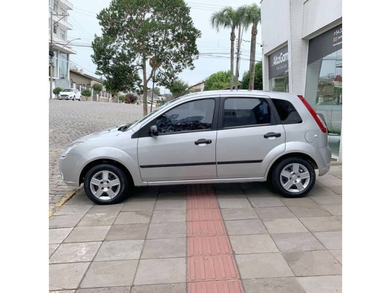 FORD - FIESTA - 2007/2008 - Prata - R$ 28.000,00