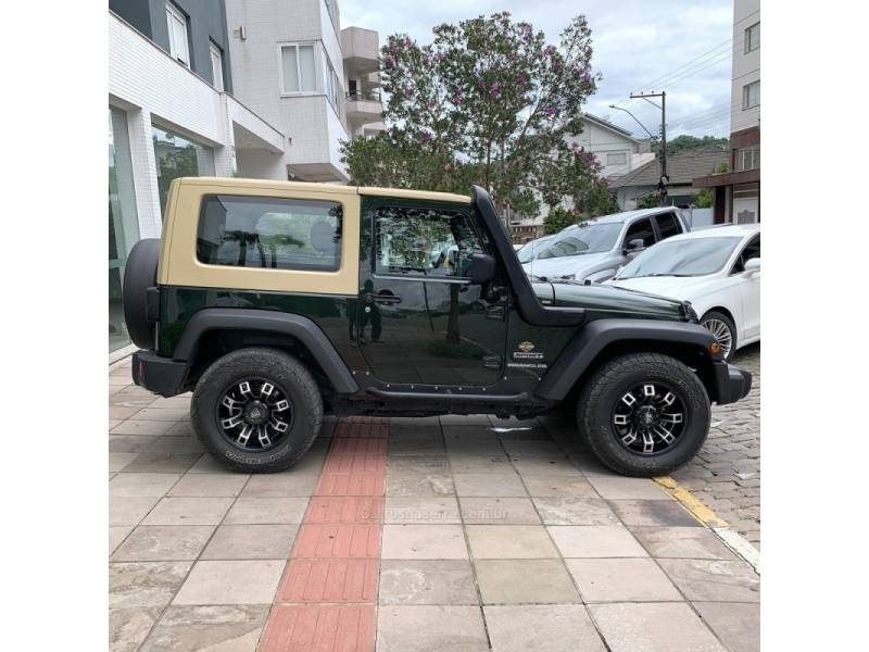 JEEP - WRANGLER - 2009/2010 - Verde - R$ 155.000,00