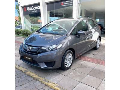 HONDA - FIT - 2014/2015 - Cinza - R$ 66.000,00