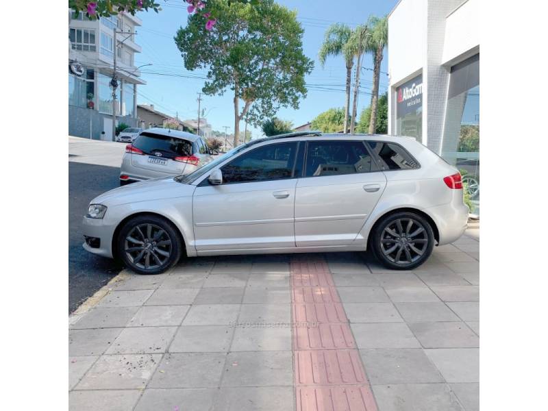 AUDI - A3 - 2009/2010 - Prata - R$ 68.000,00