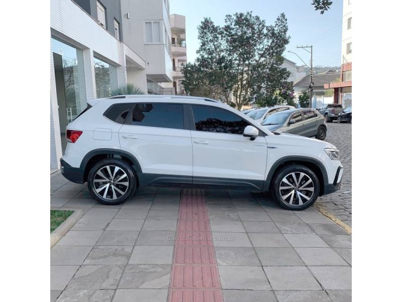 VOLKSWAGEN - TAOS - 2021/2022 - Branca - R$ 159.000,00